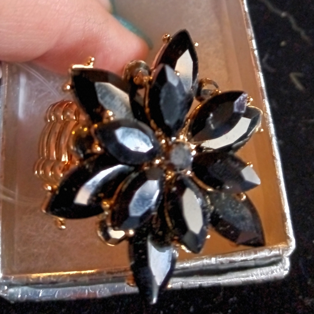 Ring - Picture 2 of 2